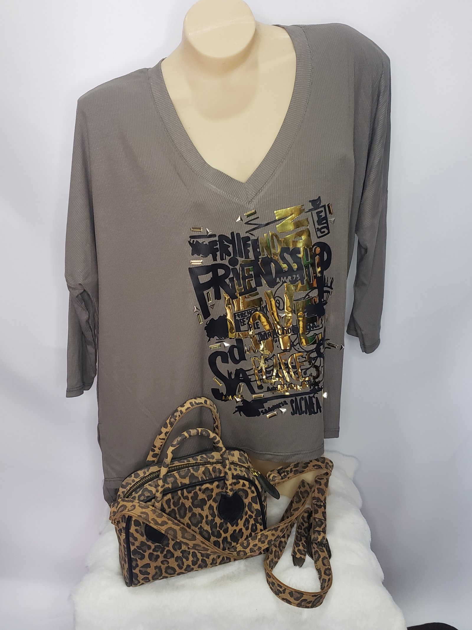 MAXI REMERÓN DE MORLEY CON LETRAS DORADAS Y NEGRAS