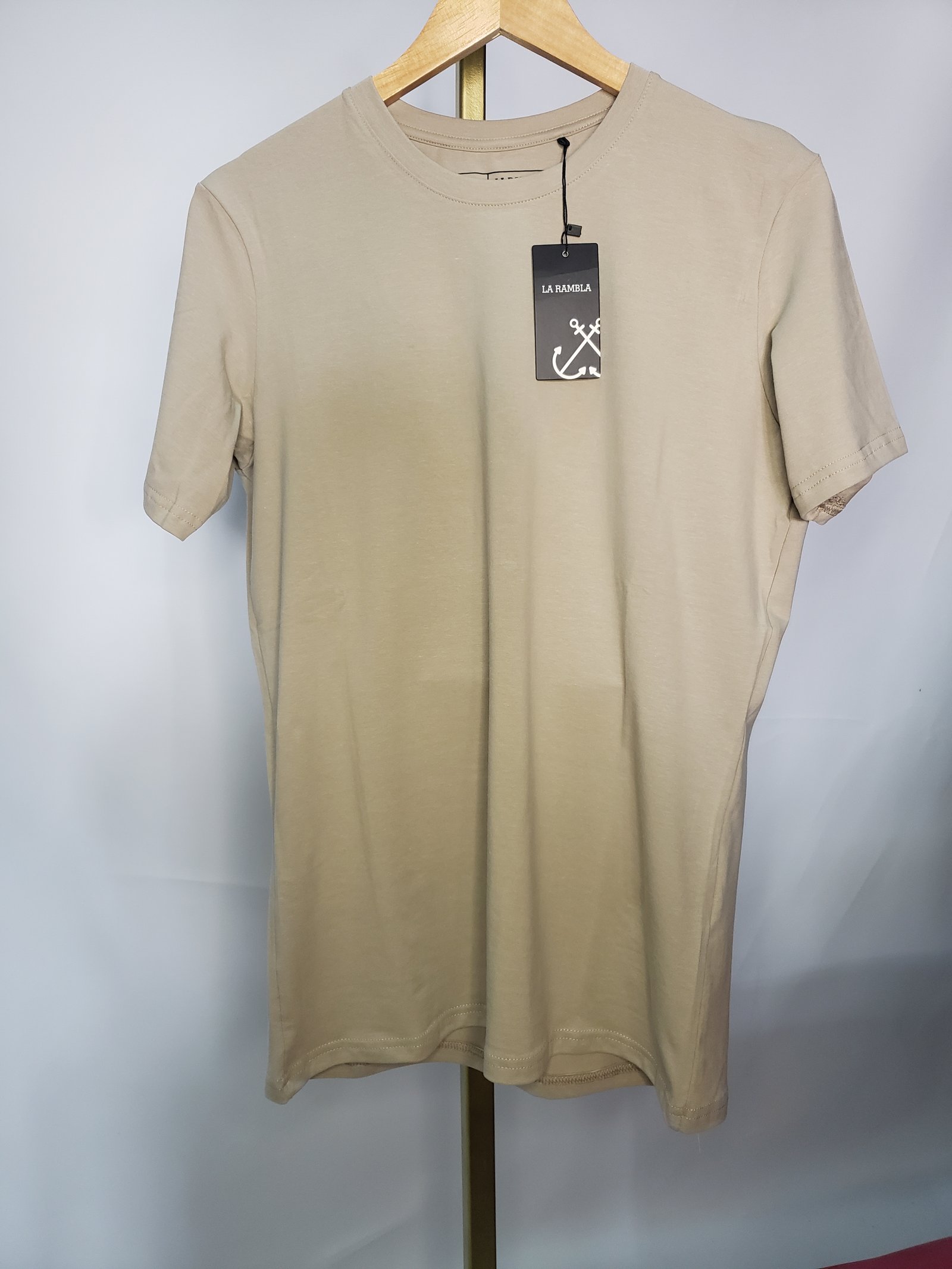 REMERA BÁSICA DE LYCRA CUELLO O